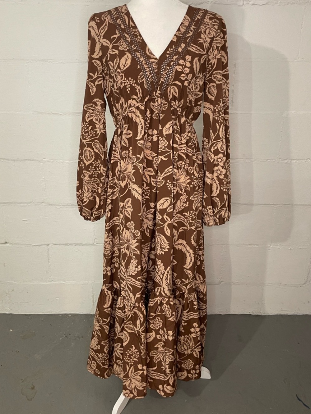 Brown Floral V-Neck Maxi Dress with Long Sleeves